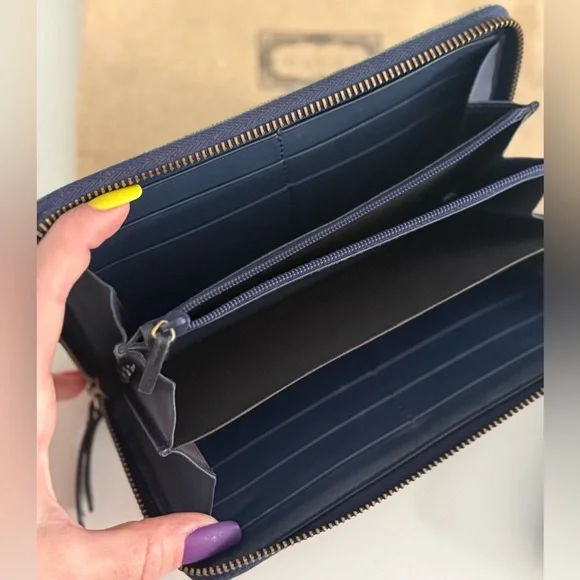 Gucci GG Marmont Floral Embroidered Matelasse Denim Zip Around Wallet - Picture 6 of 13